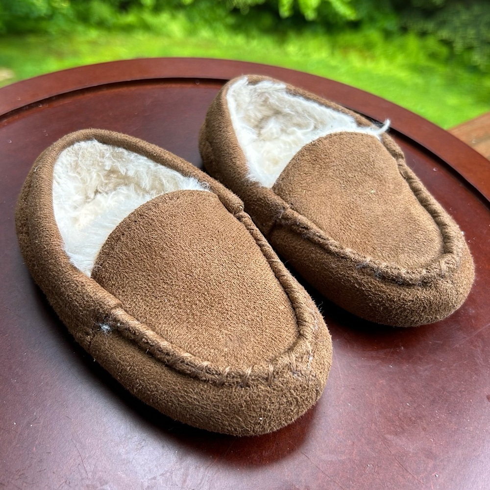 Cozy Faux Suede Moccasin Slippers Fuzzy Lined House Shoes Toddler Size 6/7
